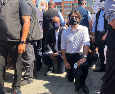Trudeau kneels at Black Lives Matter rally